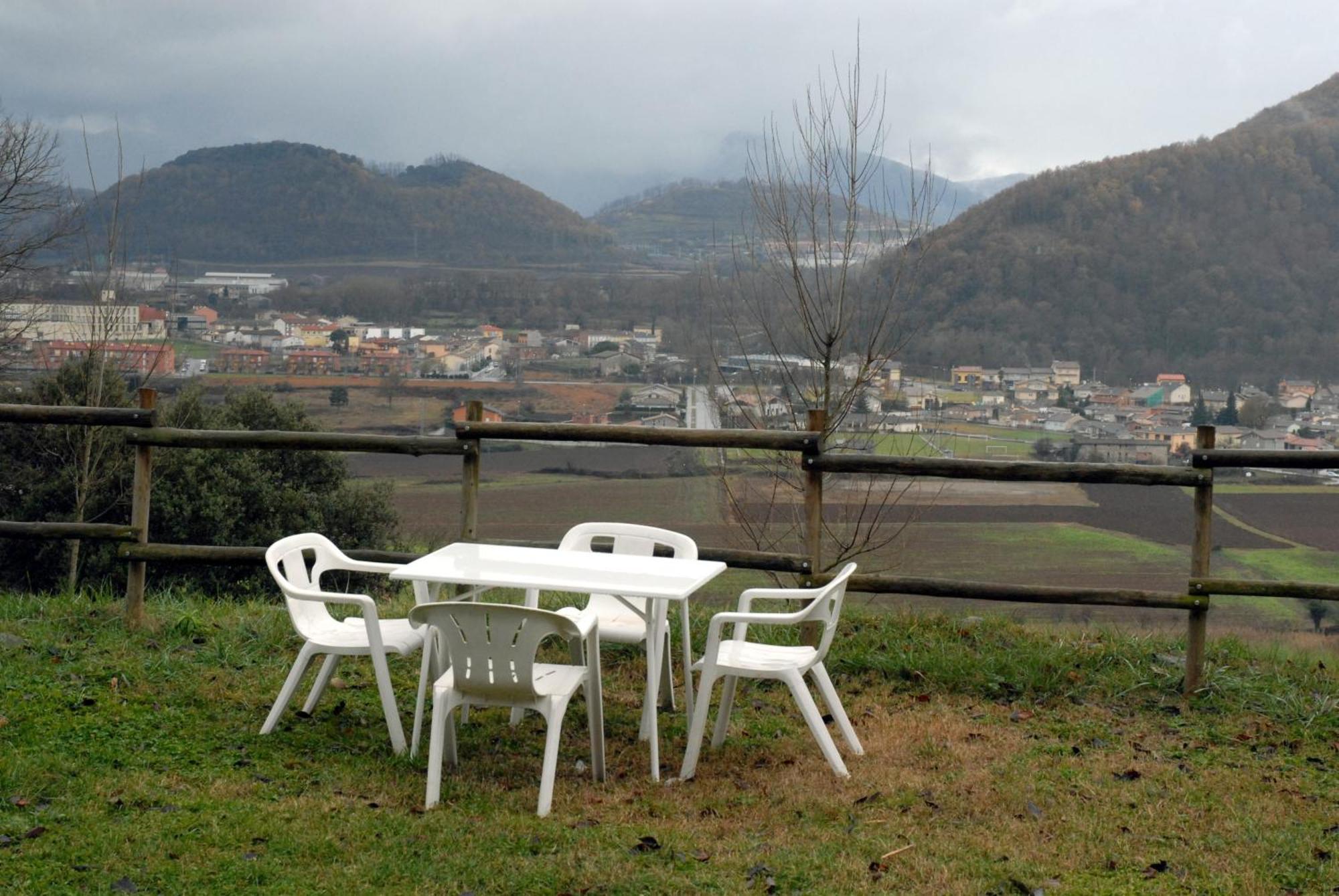 Hostel Casa De Colonies La Cadamont Sant Joan les Fonts Zewnętrze zdjęcie